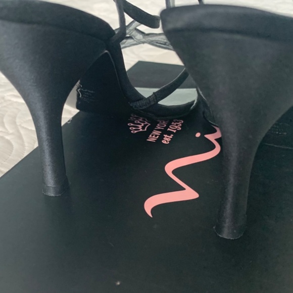 EUC - NINA BLACK SATIN DRESS SANDALS -6.5M - Picture 2 of 7